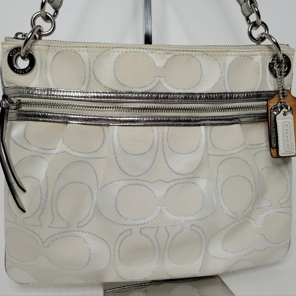 Coach Poppy Metallic Signature C's Sateen Jacquard Shoulder Tote A1293-19131 - Picture 2 of 11